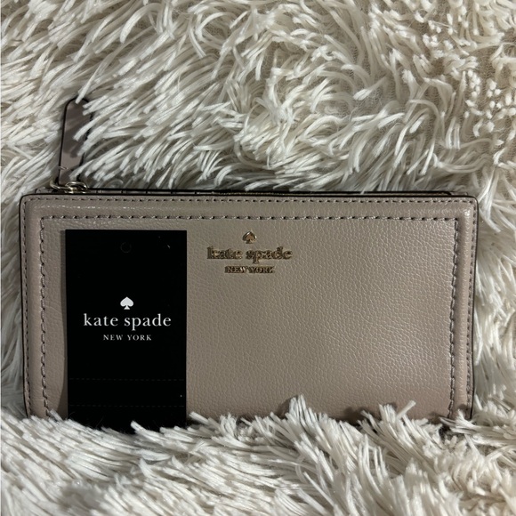 Kate spade ♠️ Wallet - Picture 1 of 4